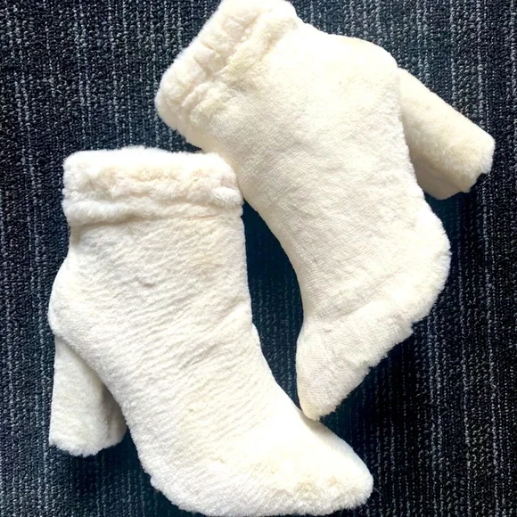 🔥All fur boots-RARE🔥 - Picture 3 of 9